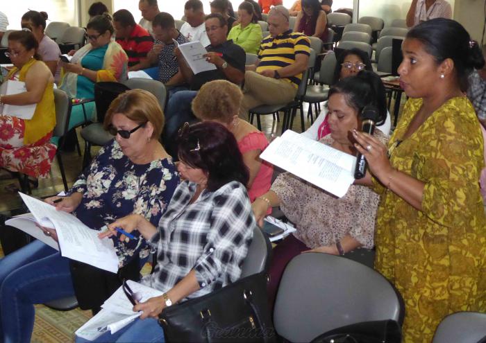 Los participantes en Camagüey expresaron su satisfacción por la inclusión, por primera vez, del papel de los supervisores y colaboradores durante los procesos electorales. Foto: Miguel Febles