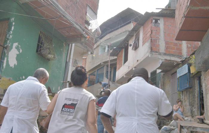 Inmiscuir a Cuba en esas groseras y desfachatadas políticas de mentiras y odio es tratar de tapar con un dedo la comprobada solidaridad, cuya expresión máxima son los millones de seres humanos de todo el planeta salvados por la medicina cubana. foto: ricardo lópez hevia


Inte1443