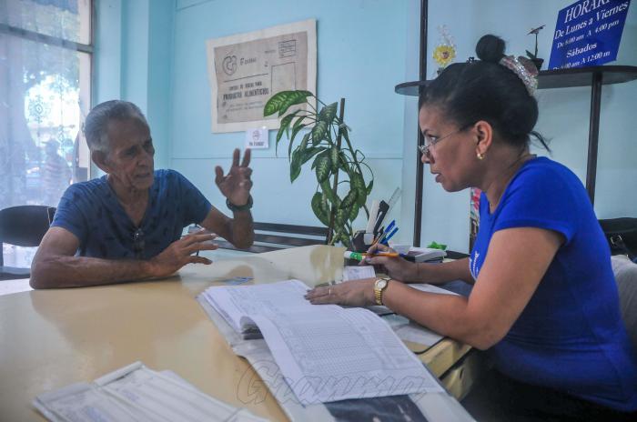 Recorrido por Oficina Registro Consumidores; en la Avenida Carlos III y oquendo; Centro Habana
