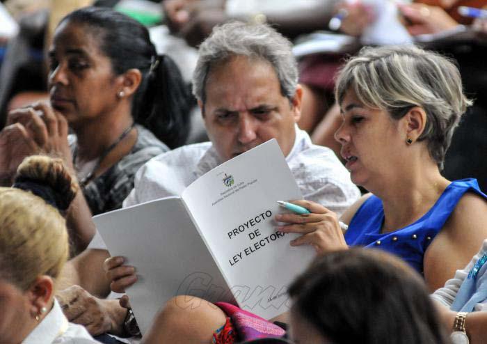 Perfeccionar el texto del proyecto de Ley Electoral es hacer más invulnerable el camino victorioso de la Revolución Cubana.