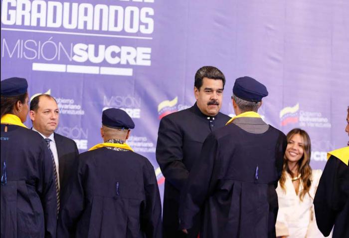 Tal como lo indicó el Comandante eterno Hugo Chávez, el presidente Nicolás Maduro ha priorizado la ampliación de las misiones educativas en beneficio del pueblo. 