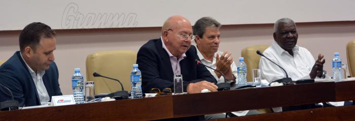 Inauguración del IX Congreso del UNEAC ,  presidido por Esteban Lazo, Presidente de la Asamblea Nacional del Poder Popular de Cuba y miembro del Buró Político del Partido; Victor Gaute, miembro del Secretariado del CC PCC ,  Miguel Barnet, presidente de la UNEAC, y otros dirigentes y personalidades.