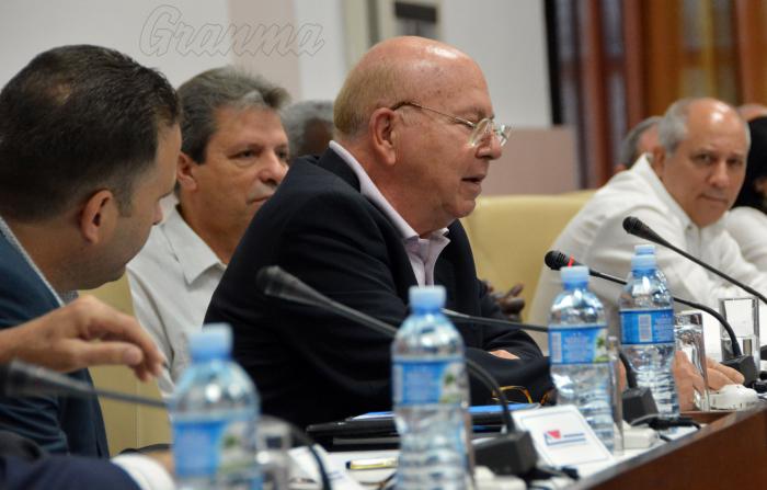 Inauguración del IX Congreso del UNEAC ,  presidido por Esteban Lazo, Presidente de la Asamblea Nacional del Poder Popular de Cuba y miembro del Buró Político del Partido; Victor Gaute, miembro del Secretariado del CC PCC ,  Miguel Barnet, presidente de la UNEAC, y otros dirigentes y personalidades.