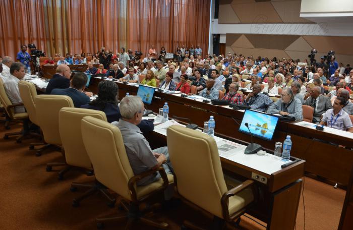 Inauguración del IX Congreso del UNEAC ,  presidido por Esteban Lazo, Presidente de la Asamblea Nacional del Poder Popular de Cuba y miembro del Buró Político del Partido; Victor Gaute, miembro del Secretariado del CC PCC ,  Miguel Barnet, presidente de la UNEAC, y otros dirigentes y personalidades.