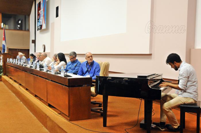 IX Congreso del UNEAC en el Palacio de Convenciones, Inauguración, Presidido Por Miguel Barnet, Presidente de la UNEAC, Esteban Lazo, Presidente de la Asamblea Nacional de Cuba, Victor Gaute, Miembro del Secretariado del CC PCC y otros dirigentes y personalidades