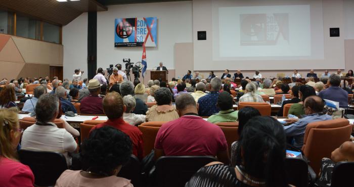 Miguel Díaz-Canel Bermúdez, miembro del Buró Político y presidente de los Consejos de Estado y de Ministros clausuró el IX Congreso del UNEAC; presente además Esteban Lazo Hernández, presidente de la ANPP y miembro del Buró Político, Victor Gaute, miembro del Secretariado del CCPCC, Miguel Barnet, presidente de la comisión organizadora, así como otros dirigentes e intelectuales.
Elegido presidente de la UNEAC Luis Morlote.