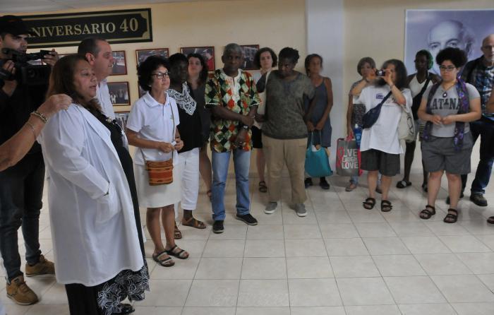Pastores por la paz Los caravanistas en el Hospital Provincial Dr. Gustavo Aldereguía Lima, de Cienfuegos. fotos del autor