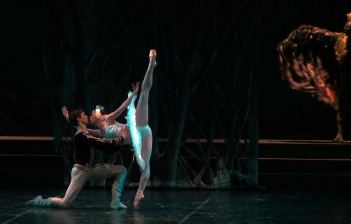 Anette Delgado (Odette) y Dani Hernández (Sigfrido)