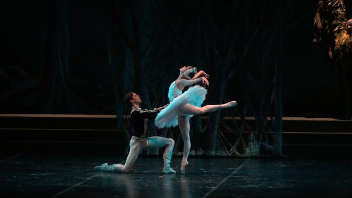 Anette Delgado (Odette) y Dani Hernández (Sigfrido)