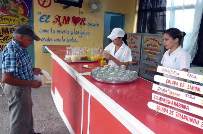 La actividad de alimentos es una de las más demandadas del trabajo por cuenta propia. Foto: Ronald Suárez