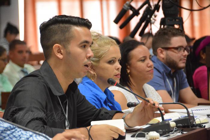 Comisión atención a la Niñez, la Juventud y la igualdad de derechos de la Mujer, y la de Educación, Cultura, Ciencia, Tecnología y Medio Ambiente, con el tema del verano y la recreación , presidida por Roberto Morales, vicepresidente de los Consejos de Estado y de Ministros.