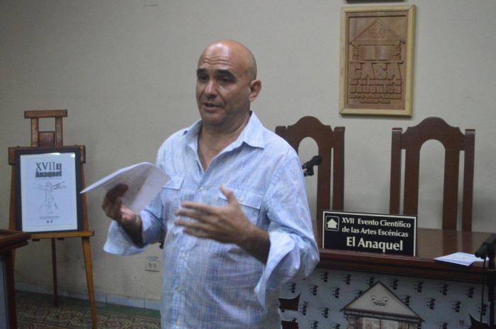 El dramaturgo y narrador Ulises Rodríguez Febles.