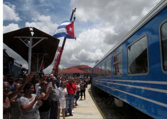 El arribo del tren fue una fiesta popular.