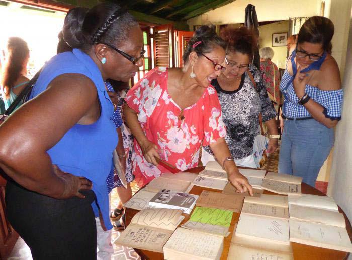 Durante el homenaje a Guillén se expuso una amplia muestra del fondo bibliográfico con que cuenta el Centro de Estudios que lleva su nombre. 