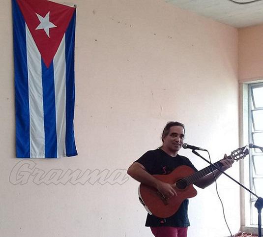 El trovador Silvio Alejandro en Granma. 