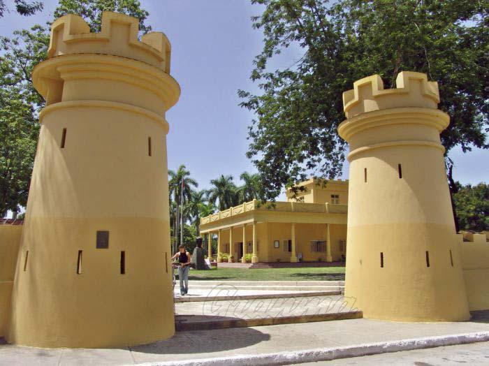  Cuartel de Bayamo, sede del Escuadrón 13 de la Guardia Rural, hoy parque-museo Ñico López.