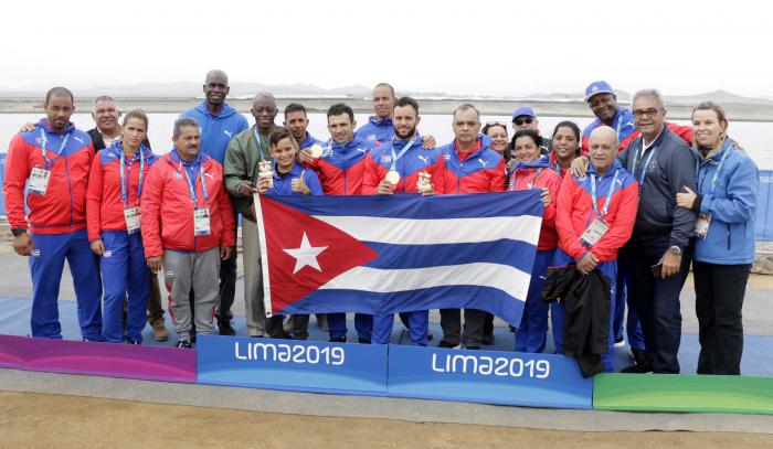La canoa biplaza formada por el espirituano Serguey Torres y el cienfueguero Fernando Dayán Jorge ganó la segunda medalla de oro para la delegación cubana en el C2 1000 metros durante la realización de los XVIII Juegos Panamericanos de Lima, Perú, el 27 de julio de 2019.  Foto Roberto Morejón, Periódico Jit, INDER.