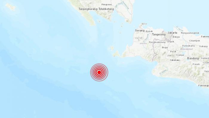Fuerte sismo sacude Indonesia y emiten alerta de tsunami