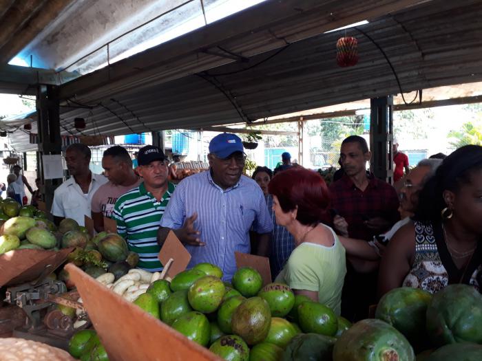 Salvador Valdés Mesa inició su recorrido en el mercado Plaza La Palma del Municipio Arroyo Naranjo.