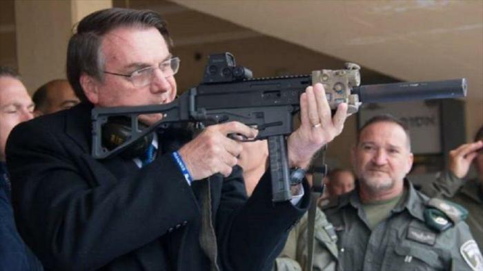 El presidente de Brasil, Jair Bolsonaro, capitán retirado del Ejército, es un férreo defensor de la libre portación de armas. 