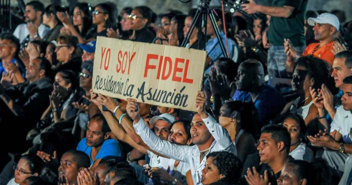 Velada Político Cultural de la juventud cubana por el 1er Aniversario de la desaparición física del Comandante en jefe Fidel Castro Ruz, en la Escalinata de la Universidad de La Habana,  Presiden el acto, José Ramón Machado Ventura, Segundo Secretario del Comité Central del Partido Comunista de Cuba, Miguel Díaz-Canel Bermúdez, primer vicepresidente de los Consejos de Estado y de Ministros, Lázara Mercedes López Acea. Primera Secretaria del Comité Provincial del Partido en La Habana y Vicepresidenta del Consejo de Estado, Olga Lidia Tapia Iglesias. Miembro del Secretariado y Jefe del Departamento de Educación, Deportes y Ciencia del Comité Central del Partido.