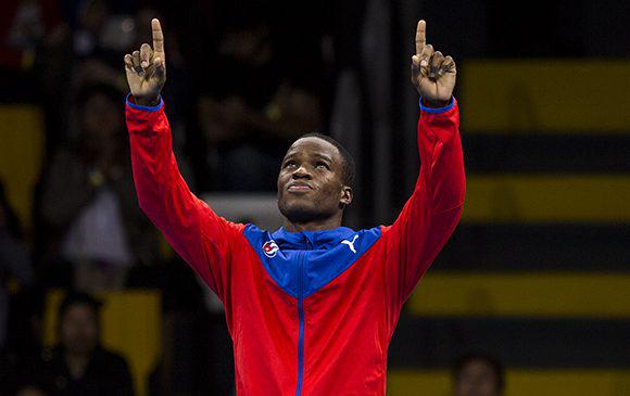 Osvel Caballero, flamante campeón de los 56 kg del boxeo en Lima. 