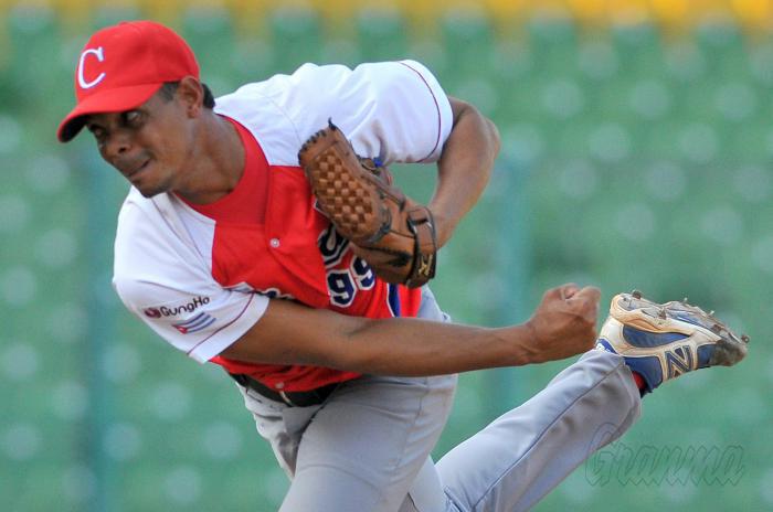 José Ángel García salvó su juego 253, líder histórico. 