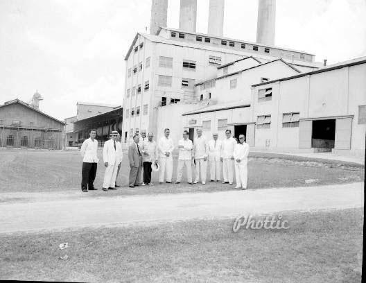 Ejecutivos de la fábrica de Cemento El Morro en 1951.