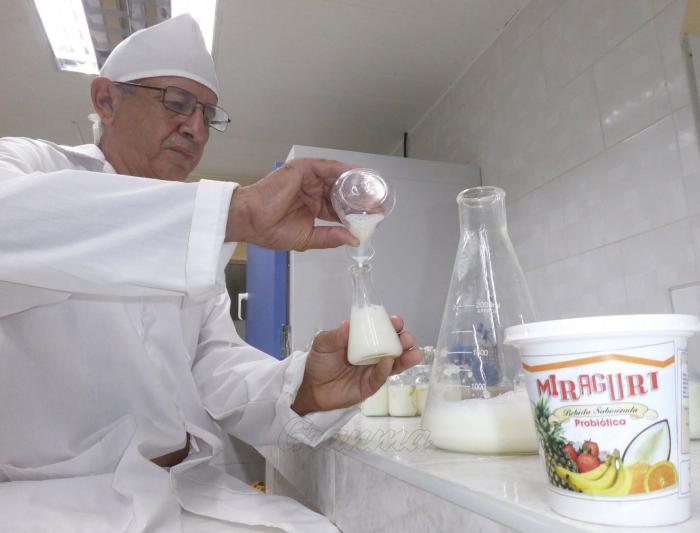 Oscar Miranda Miranda, creador de la bebida fermentada probiótica denominada Miragurt, con base en el suero fresco de la leche. Este surtido ya lo producen las empresas lácteas de varias provincias cubanas.