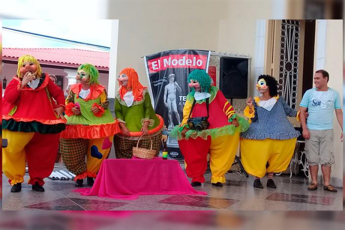 Andante es una comunidad. Un círculo apretado de profesionales, de artistas, de amigos. Una esperanza.