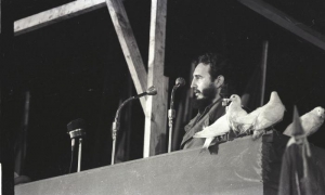 Fidel en el acto de clausura del Congreso Latinoamericano de Juventudes. -Nacionalizacion de empresas yankis.
Estadium del Cerro, 6 de agosto de 1960.
Periódico Hoy
Fid18798
