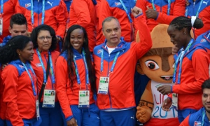 Osvaldo Vento  Montiller, presidente del Inder, comparte con la delegación cubana. 