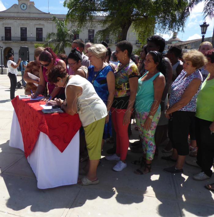 firmas en apoyo a la Patria de Bolívar