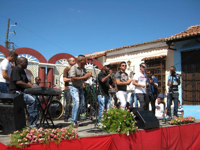 Aunque la orquesta Maravilla de Florida no es hoy de las agrupaciones más afectadas, sí ha vivido 
momentos complicados ante la demora en el pago por sus presentaciones. foto del autor