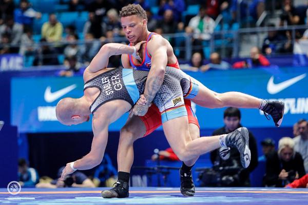 Borrero vence al alemán Frank Staebler en su tercer pleito del Mundial. Foto: UWW
