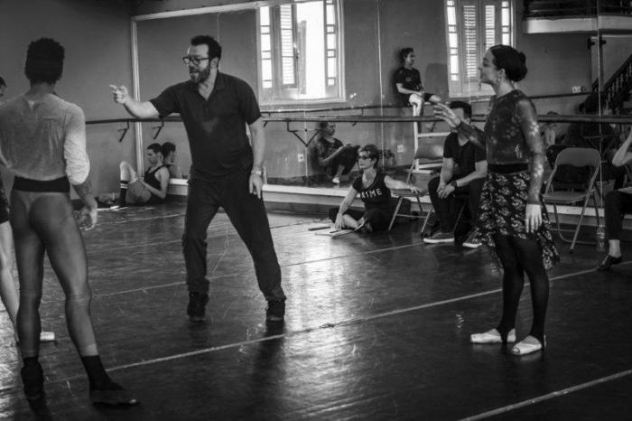 Alexei Ratmansky  trabajando en las nuevas  dinámicas con el Ballet Nacional de Cuba. 