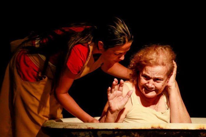 En 2002  por su interpretación de Inés en Los soles truncos obtuvo  Premio Nacional de Actuación  en el Concurso Caricato de la Uneac.
