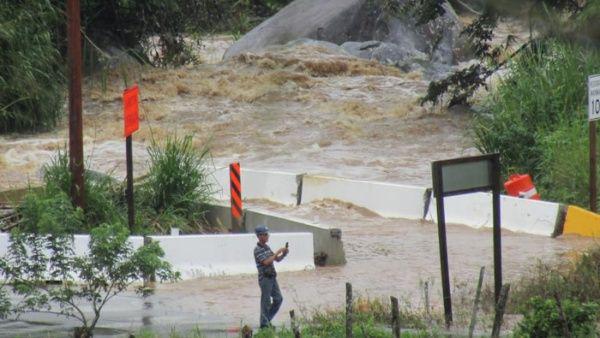 Tormenta tropical Karen provoca inundaciones y apagones en Puerto Rico 