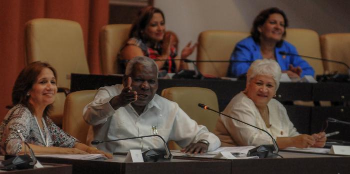 Cuarta sesión extraordinaria IX Legislatura de la Asamblea Nacional en erl Palacio de Convenciones, Presidido por El Presidente de los Consejos de estado y de Ministros Miguel Díaz Canel Bermúdez y Estaban Lazo Hernández, Presidente de la ANPP