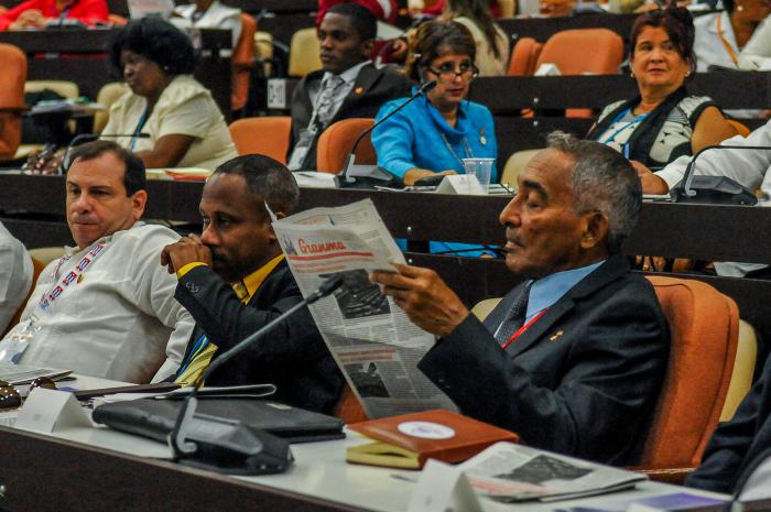 Cuarta sesión extraordinaria IX Legislatura de la Asamblea Nacional en erl Palacio de Convenciones, Presidido por El Presidente de los Consejos de estado y de Ministros Miguel Díaz Canel Bermúdez, el Primer secretario del PCC General de Ejercito Raul Castro Ruz y Estaban Lazo Hernández, Presidente de la ANPP, elecciones del Consejo de estado y presidencia de la ANPP
