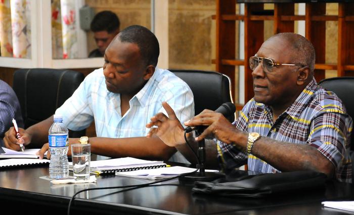 Exhortó Salvador Valdés Mesa en intercambio con quienes aseguran la organización y ejecución de la zafra en Ciego de Ávila