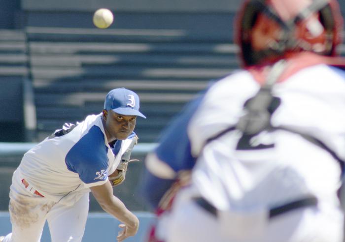 Vladimir Baños se adjudicó la primera victoria de Industriales. 