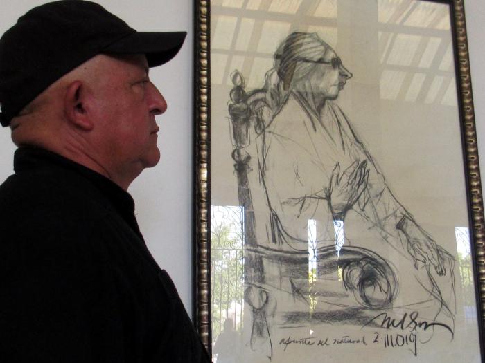 La exposición de Nelson Domínguez abierta en Holguín deviene homenaje póstumo a la extraordinaria artista