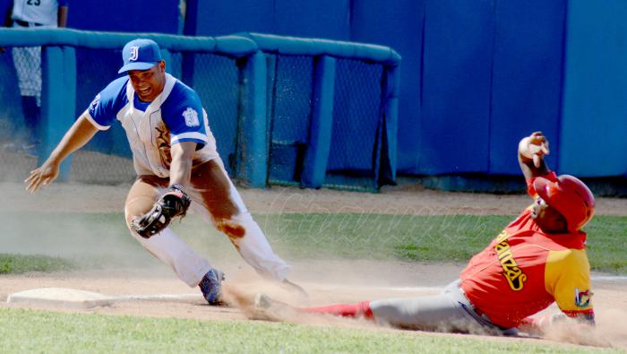 Béisbol Serie 59 IND vs MTZ Jugada para ilustrar