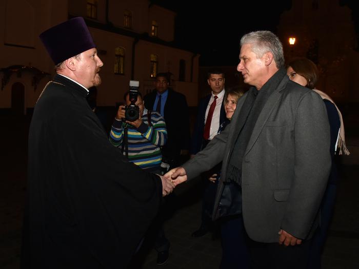 Reciben al Presidente cubano en la Catedral del Espíritu Santo. 