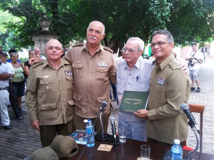 edición especial de la revista Verde Olivo