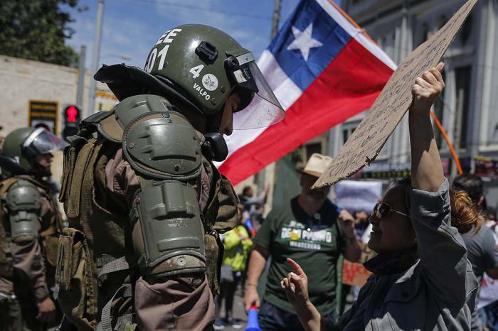 Nuevo balance oficial en Chile anuncia que el número de muertos por las protestas subió a 18, incluido un niño de 4 años. foto: AFP