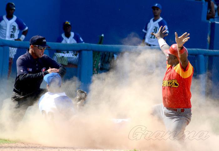 Retorna el béisbol con los seis mejores equipos de la temporada. Foto: Ricardo López Hevia