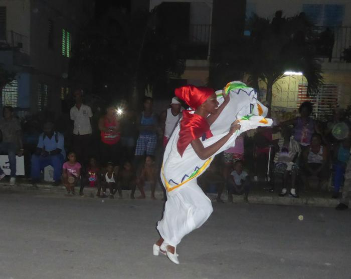 Durante una hora Danza Babul protagonizó un auténtico acontecimiento cultural comunitario.