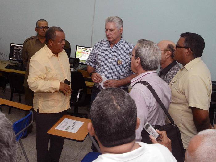 El Presidente cubano Miguel Díaz-Canel Bermúdez recorrió varios centros guantanameros como parte de la segunda visita gubernamental a la más oriental de las provincias del país. Foto: Estudios Revolución